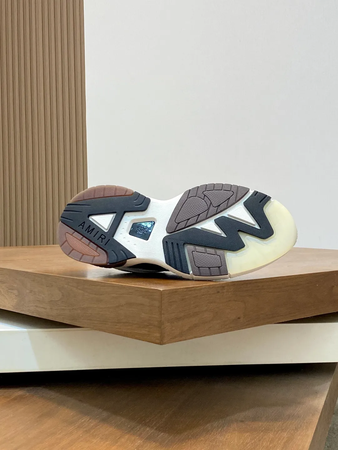 💰740 AMIRI's new men's casual sports shoes, made of first-layer cowhide leather uppers and spliced ​​with original breathable mesh, rich in three-dimensionality, contrasting color design, simple style, fashionable and sporty, breathable mesh lining, original ultra-light outsole, a must-have item for daily leisure! Size: 38-45 (38, 45 customized)